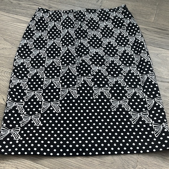 RIANI | Black and White Bow and Polka Dot Patterned Skirt / Elastic Band Size 8 - Picture 11 of 11